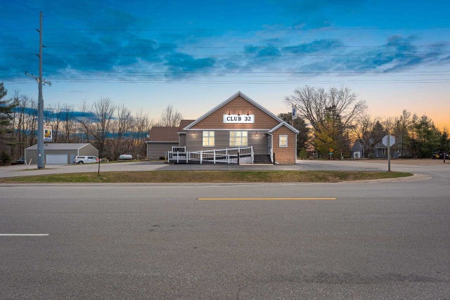 5506 State Highway 32, GILLETT