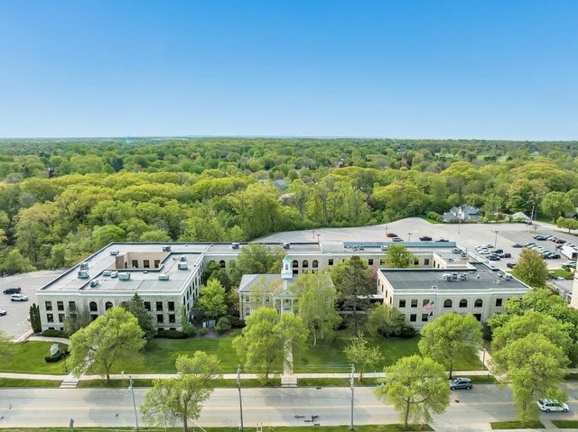 1101 E South River Street, APPLETON