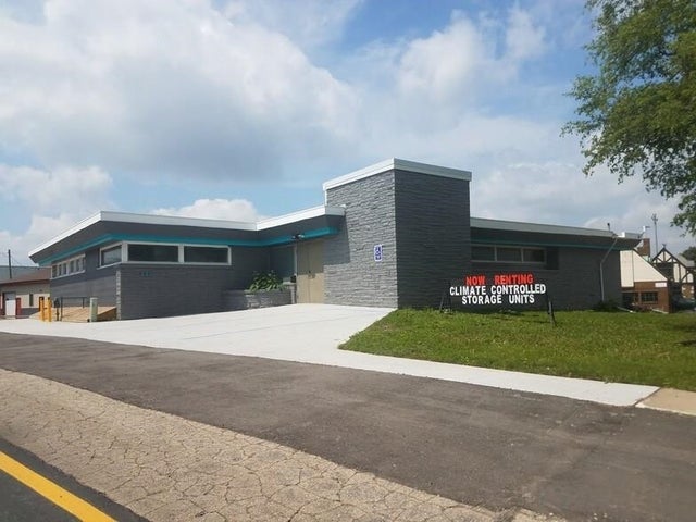 222 Washington Street, MENASHA