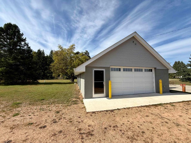 15213 County Road F, LAKEWOOD