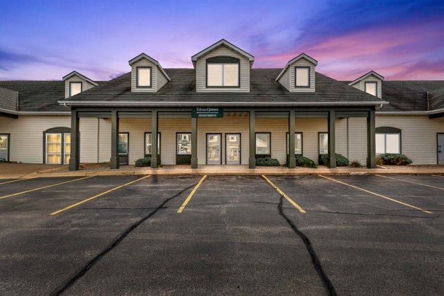 W7003 Parkview Drive 9, GREENVILLE