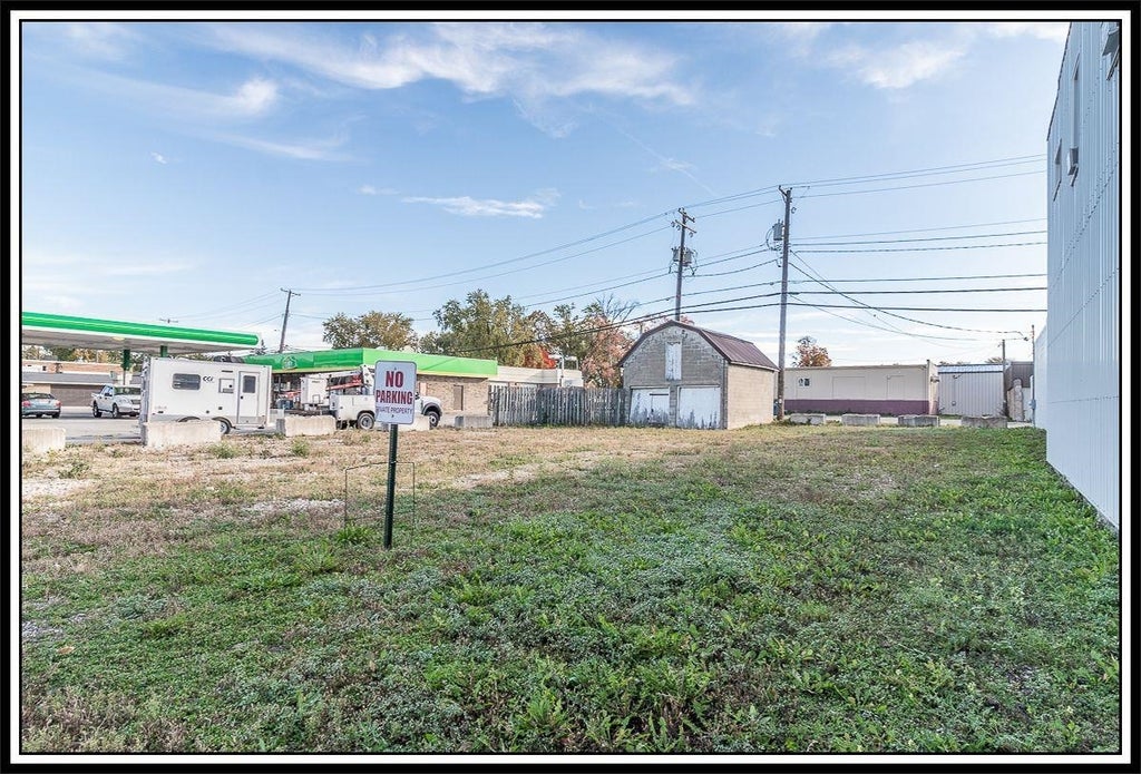 226 N Main Street, SEYMOUR