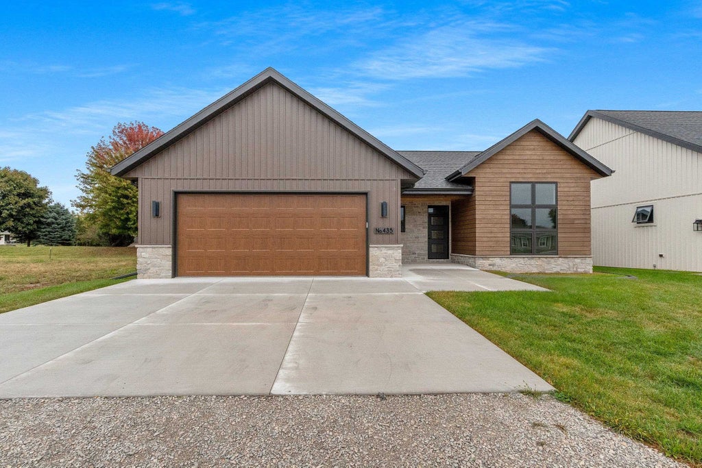 435 Riverview Ridge Place, COMBINED LOCKS