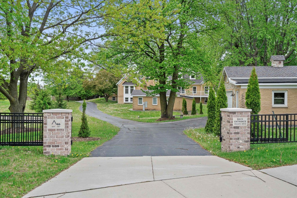 6600 N Ballard Road, APPLETON