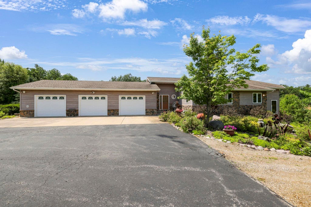 N8071 Hatch Lake Road, IOLA