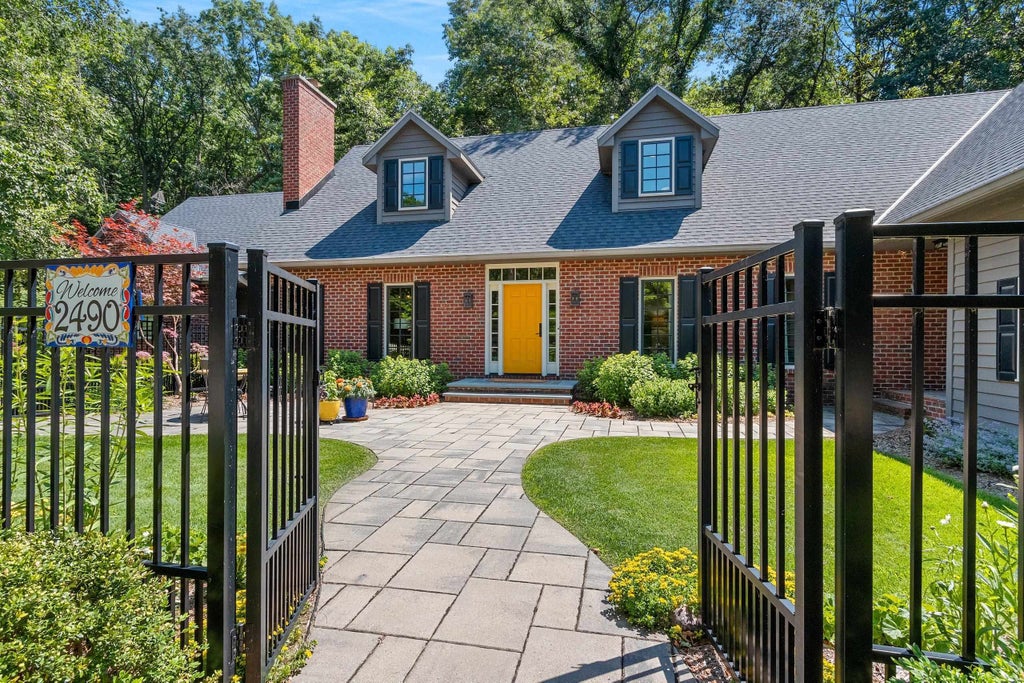 2490 Deerpath Drive, GREEN BAY