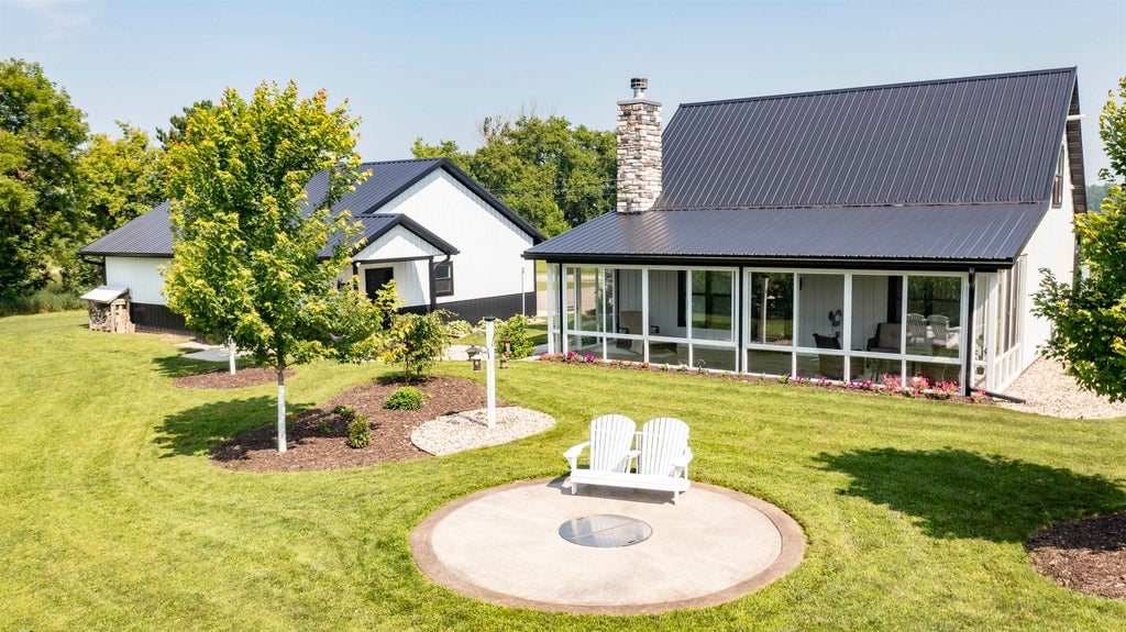 E2907 County Road Gg, IOLA