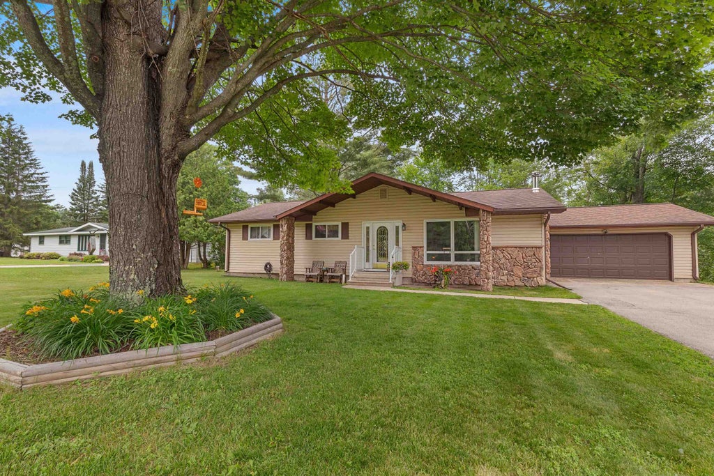 5112 Airport Lane, LAONA