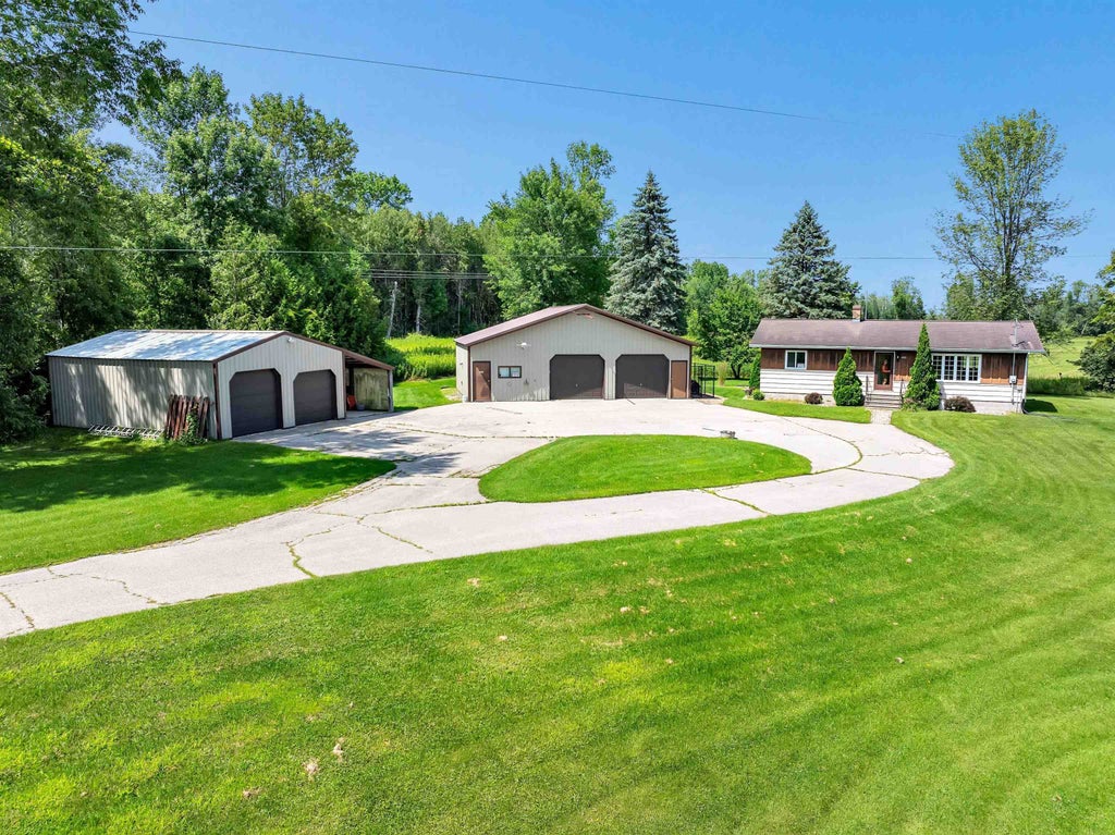 2030 Maple Grove School Road, OCONTO