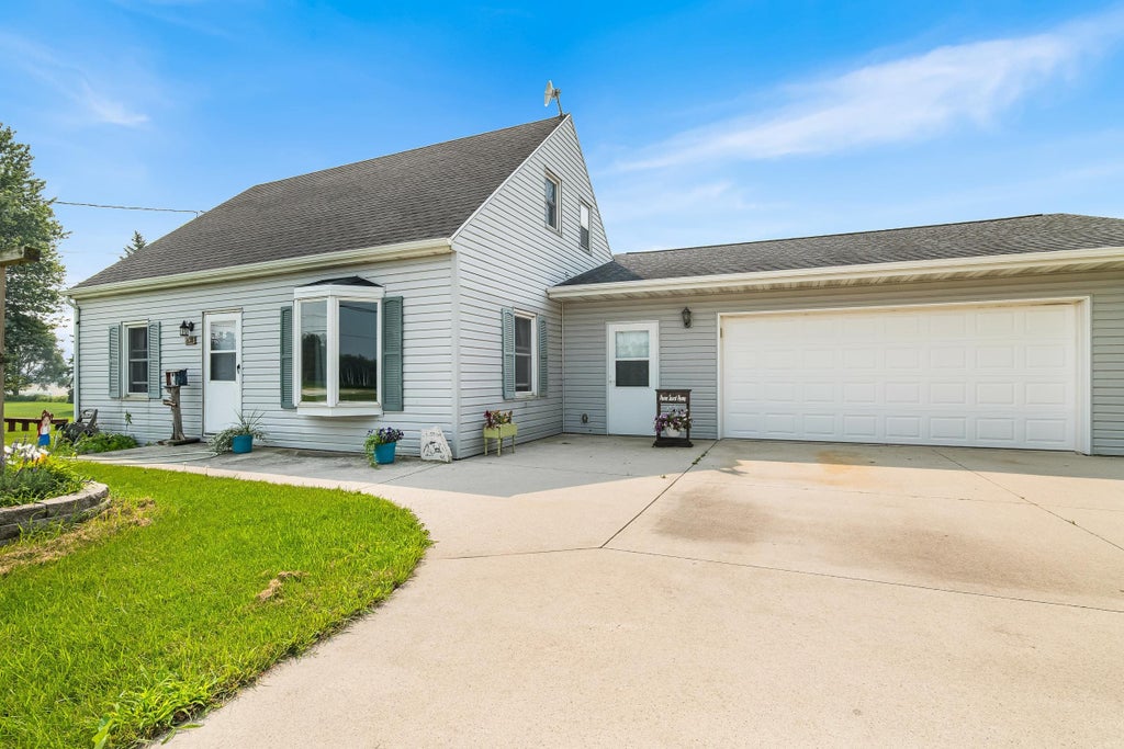 535 W Menasha Avenue, WHITELAW