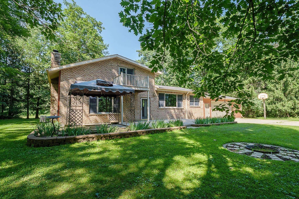 W5562 Navarino Road, SHIOCTON