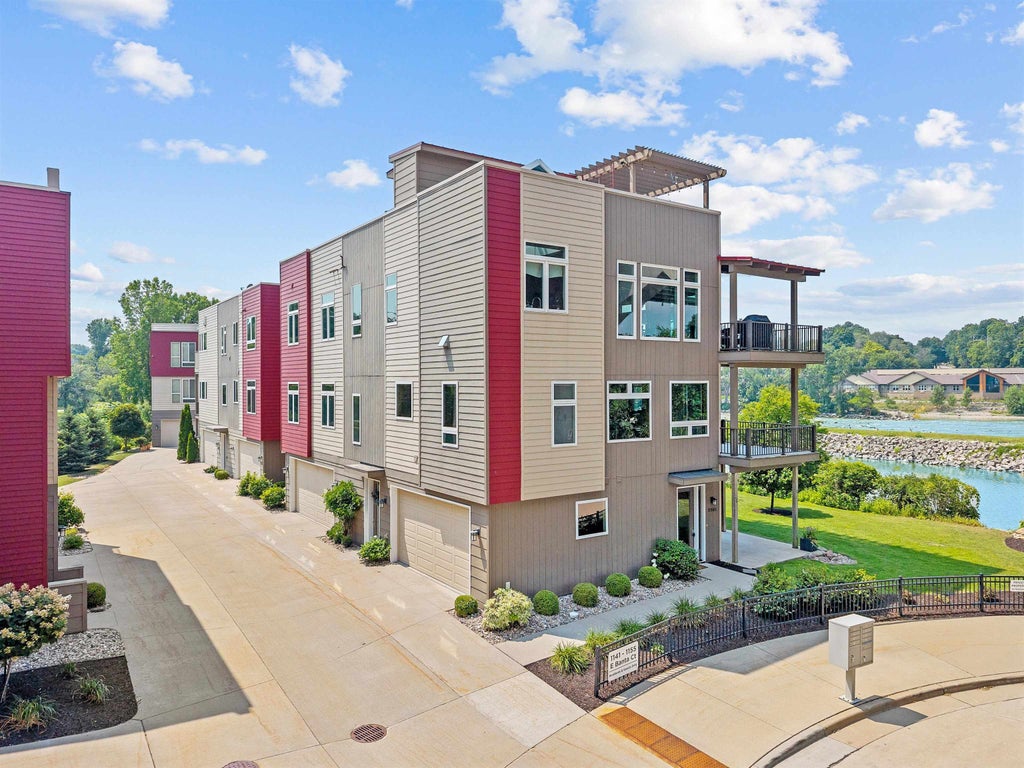 1141 E Banta Court, APPLETON