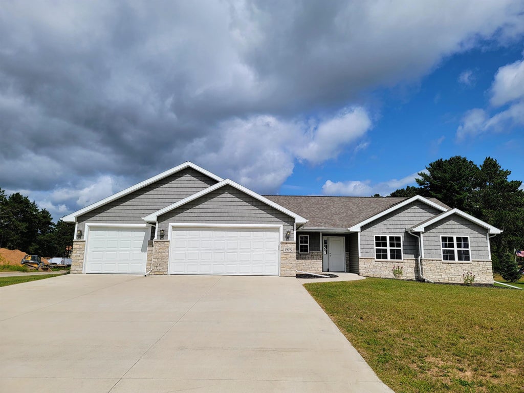 1975 Penny Lane, NEW LONDON