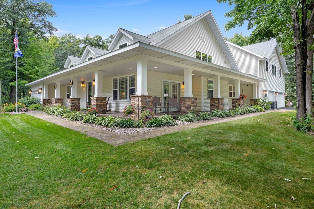 8916 North Shore Drive, Amherst Junction