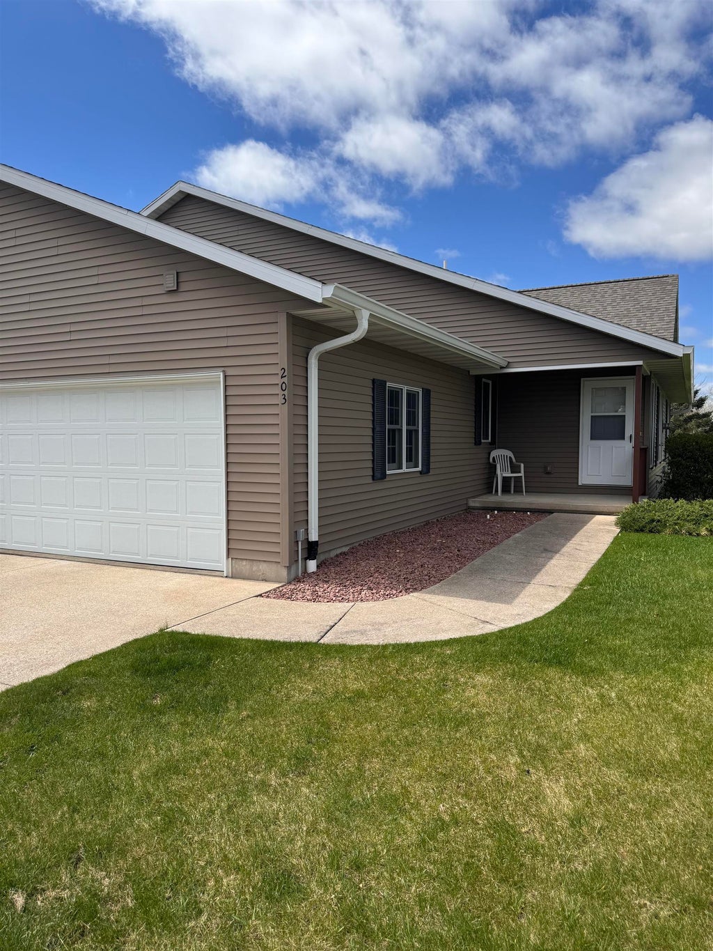 203 Vista Court, WAUPACA