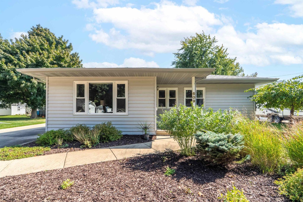 609 Karlyn Street, COMBINED LOCKS