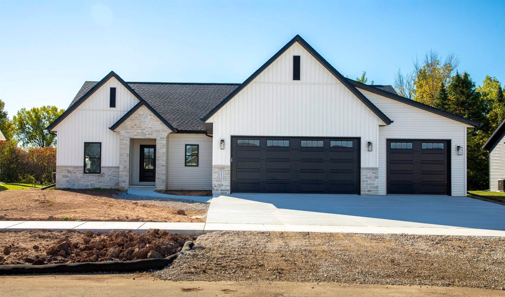 W5851 Delta Drive, MENASHA