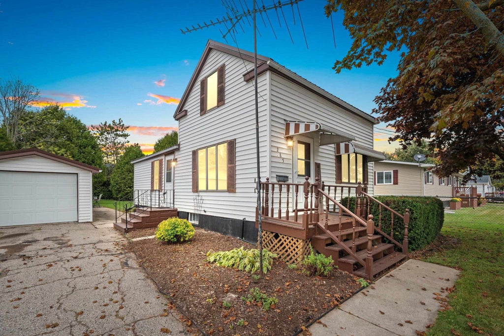 285 Division Street, ALGOMA