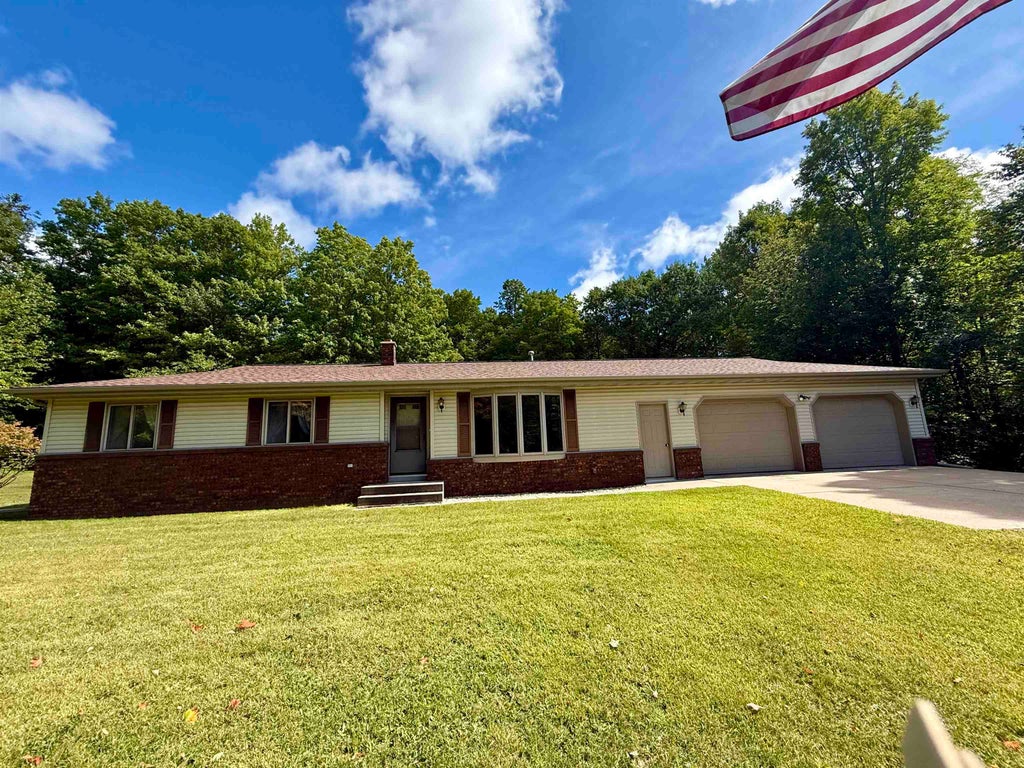 N21800 Co Rd O, NIAGARA