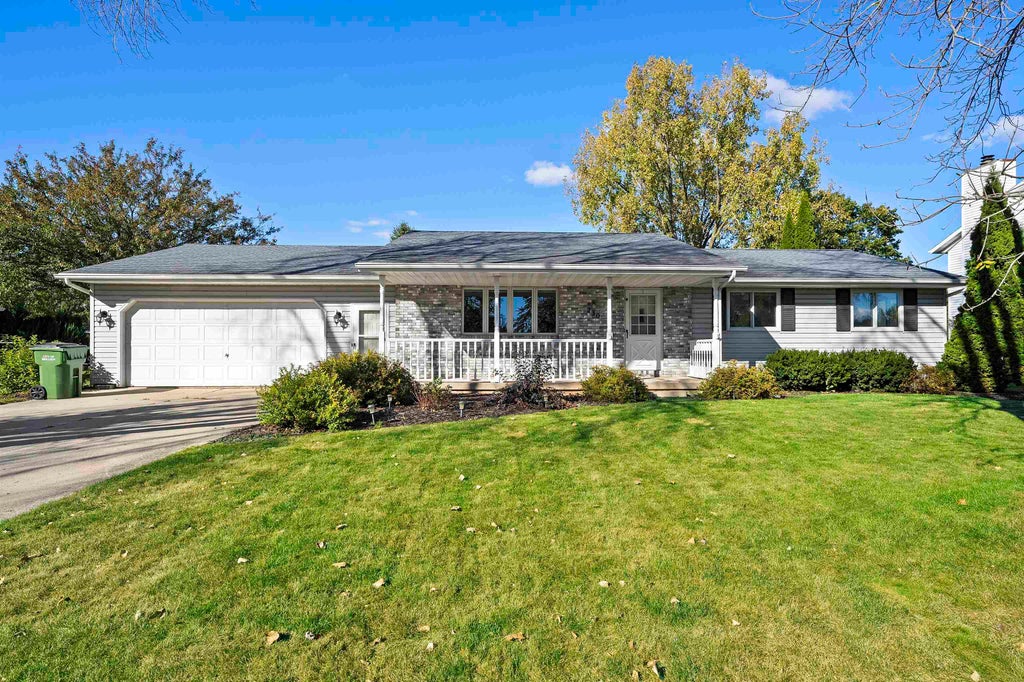 230 Bentwood Drive, BRILLION