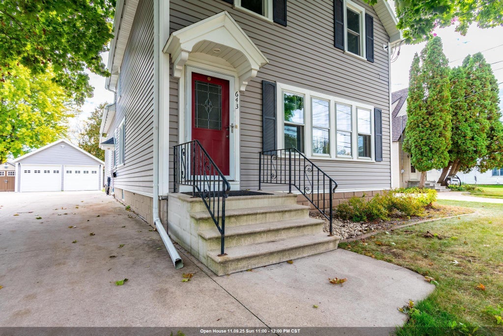 643 Tayco Street, MENASHA