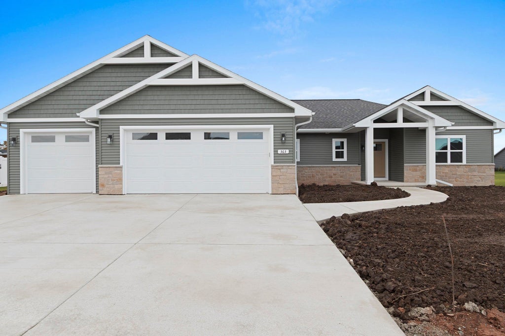 363 Battery Avenue, DE PERE