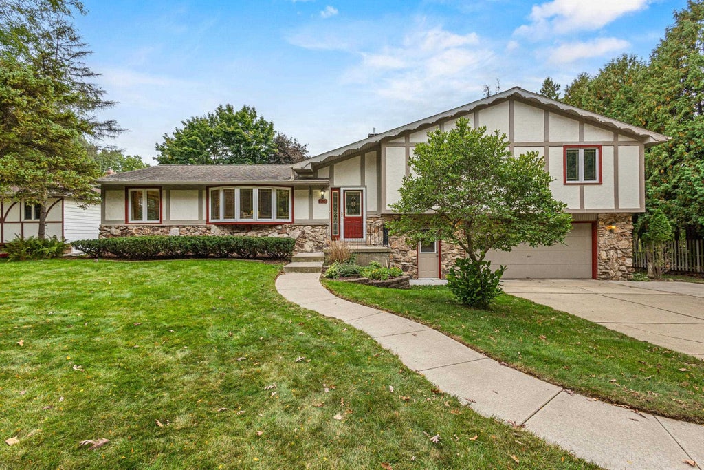 2570 Edgewood Lane, GREEN BAY