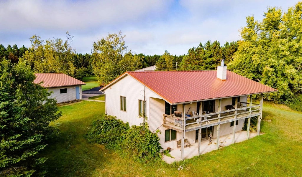 W12099 Cottonville Court, COLOMA