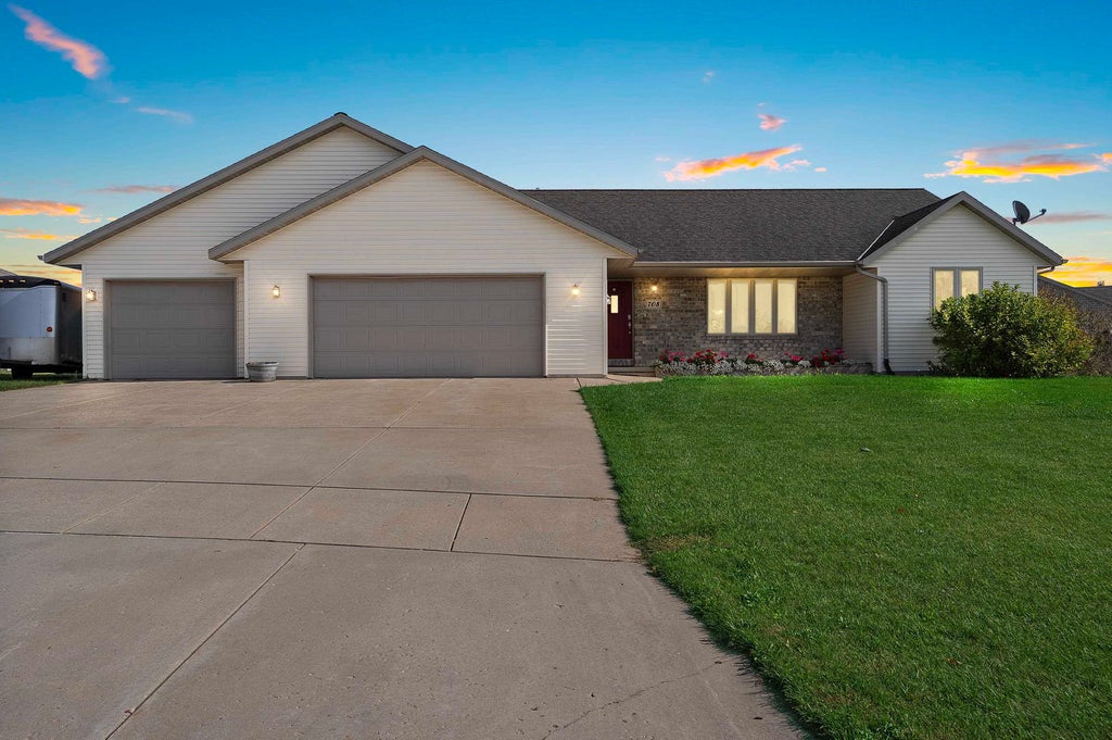 708 Lowell Road, LUXEMBURG