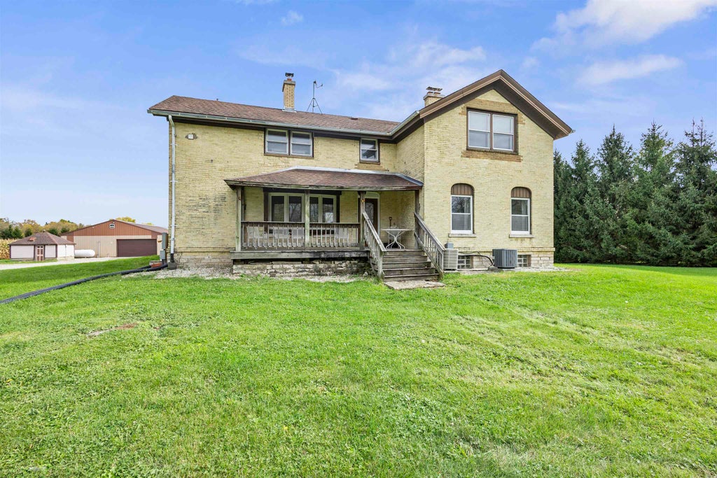 W227n8720 Tamarack Road, SUSSEX
