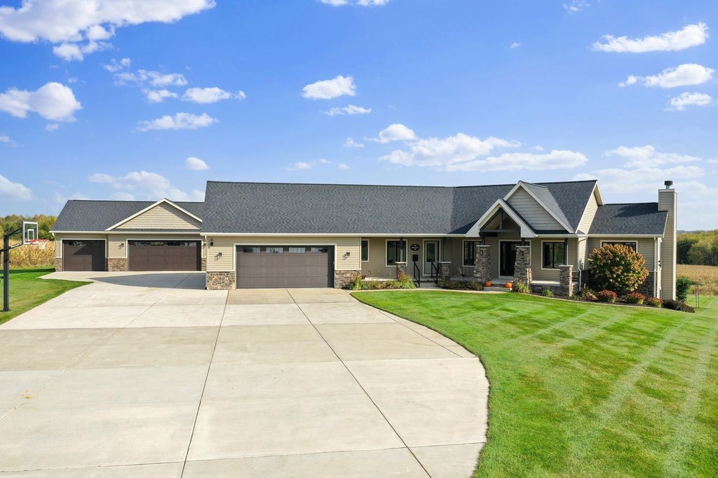 N3736 County Rd Ab, LUXEMBURG