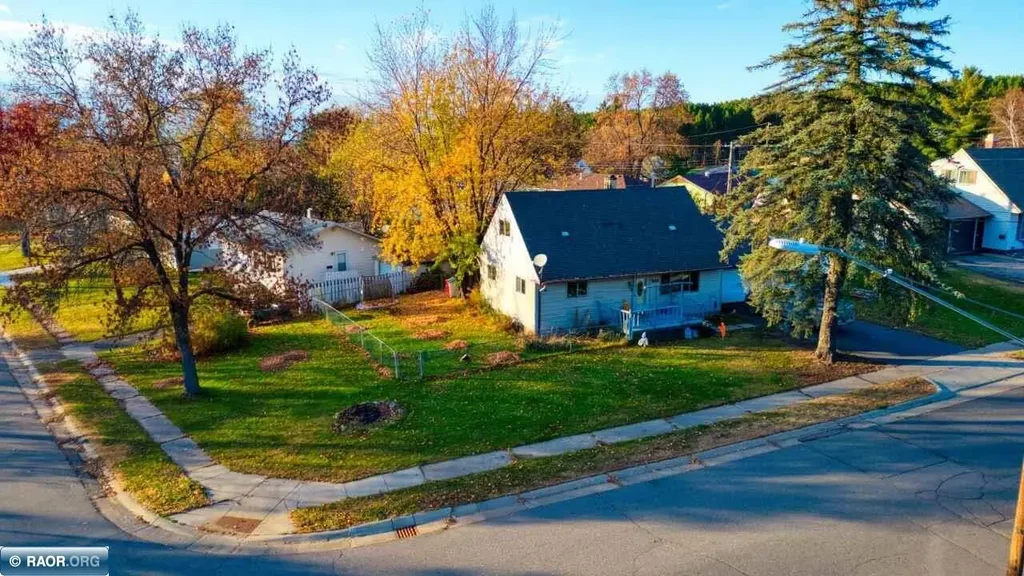 507 Hampshire Dr., Hoyt Lakes