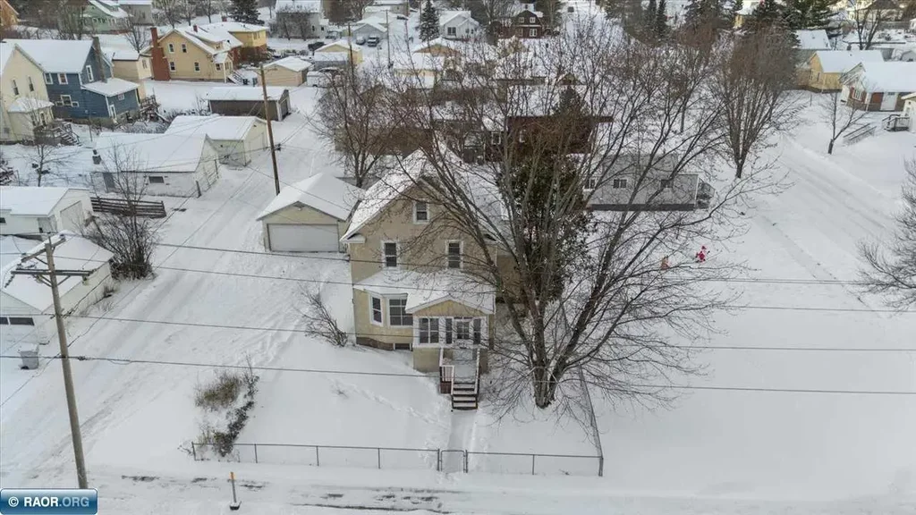 217 3rd Avenue, Chisholm