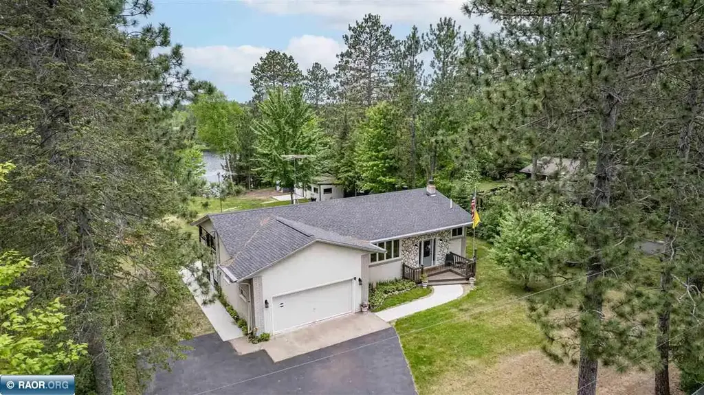 3975 Long Lake Shores Road, Eveleth