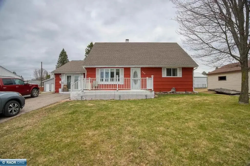 329 Wyandotte Rd, Hoyt Lakes