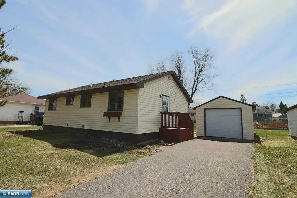 218 Dorchester Dr., Hoyt Lakes