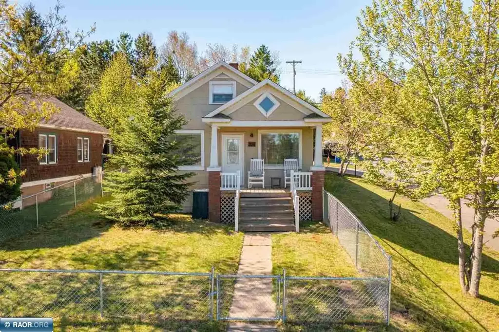 304 E James St, Ely