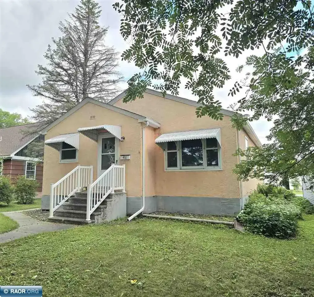 416 10th Street, International Falls