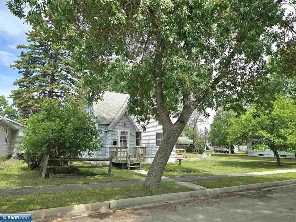 1020 8th Street, International Falls