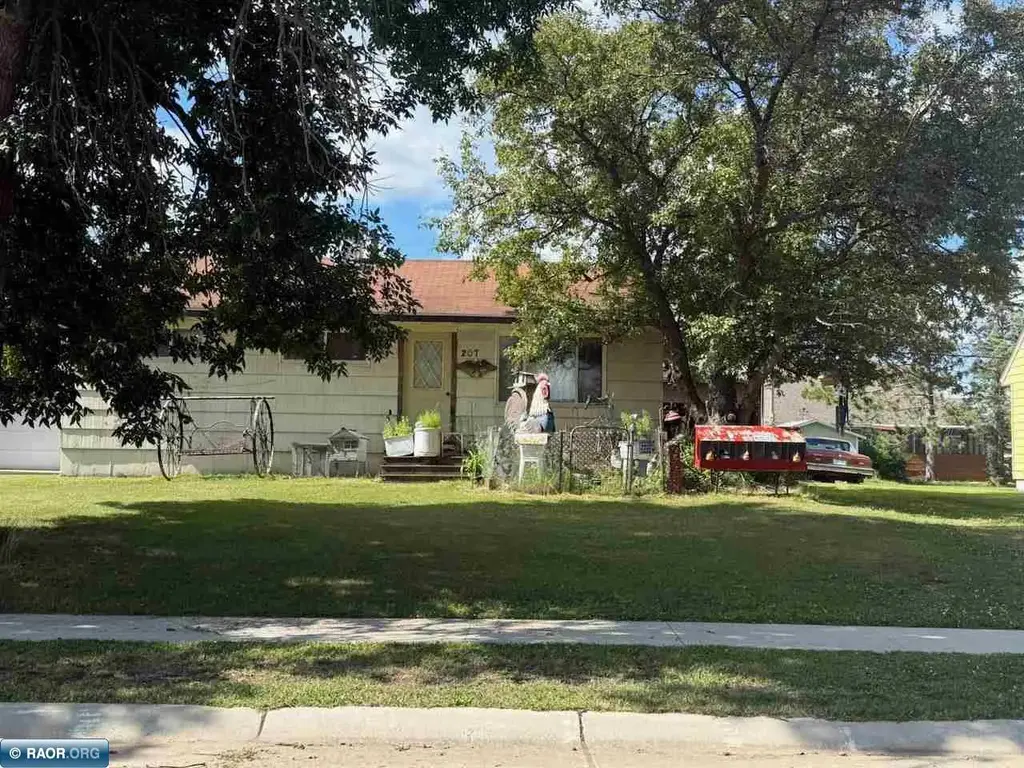207 Wyandotte Rd, Hoyt Lakes