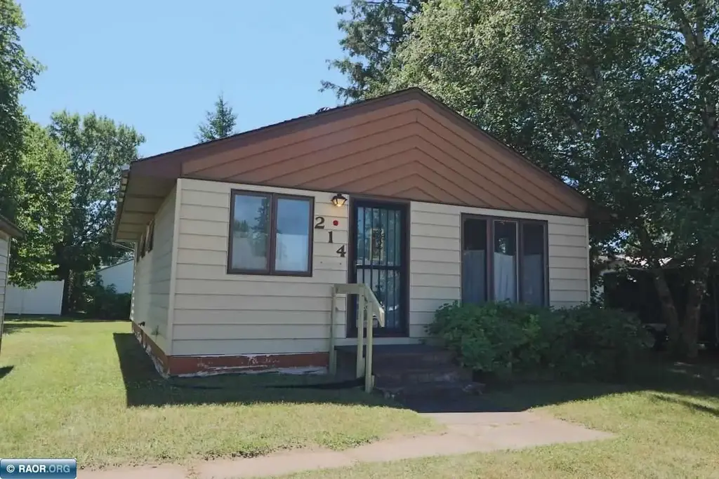 214 Dorchester Drive, Hoyt Lakes