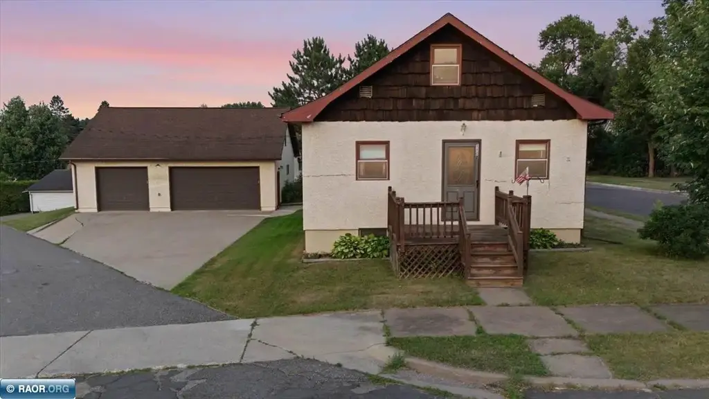 1102 Mckinley Ave, Eveleth