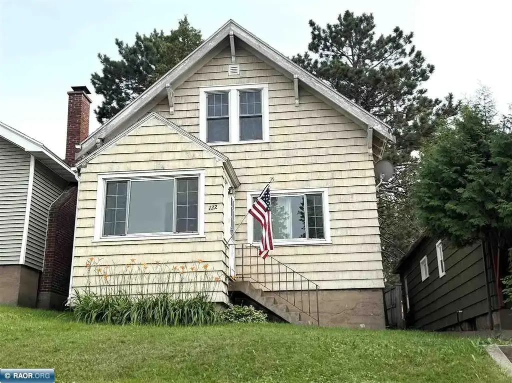 722 Summit Street, Eveleth