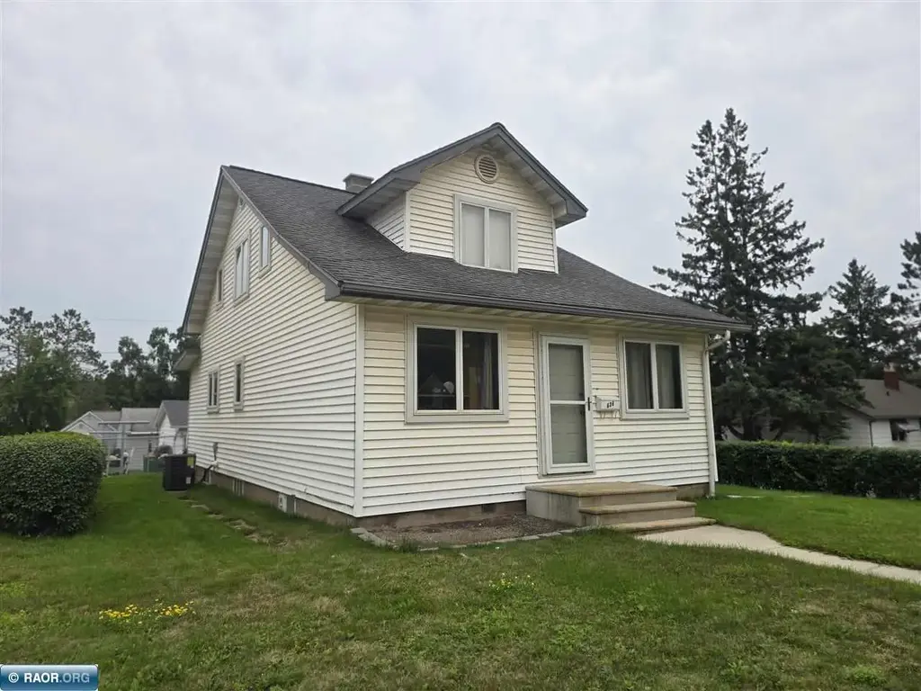 636 1st St, Nashwauk