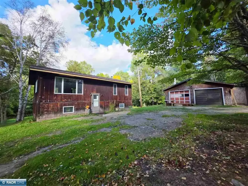9913 E Lind Road, Angora