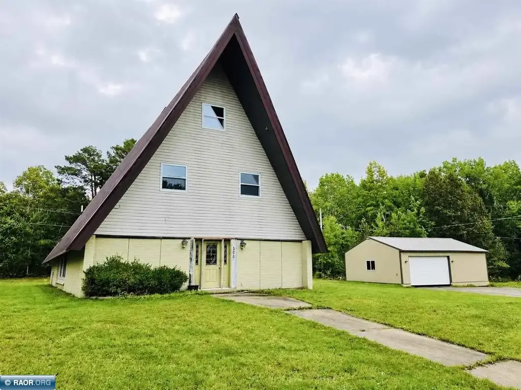 500 Coventry Rd., Hoyt Lakes