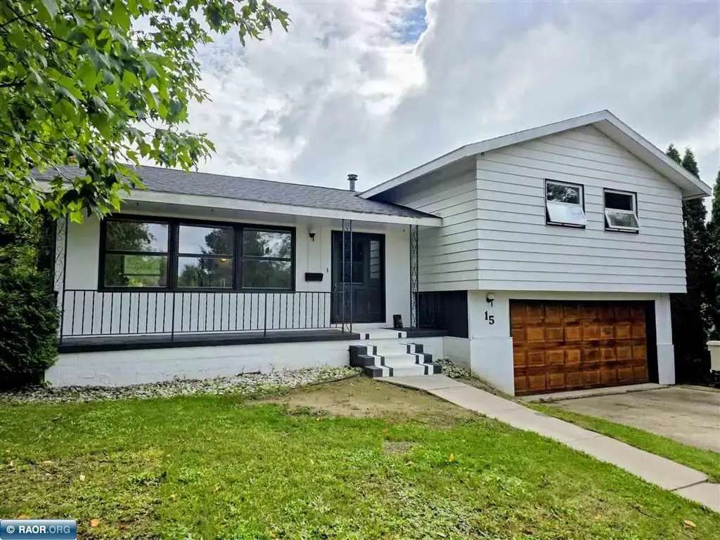 15 11th St Nw, Chisholm