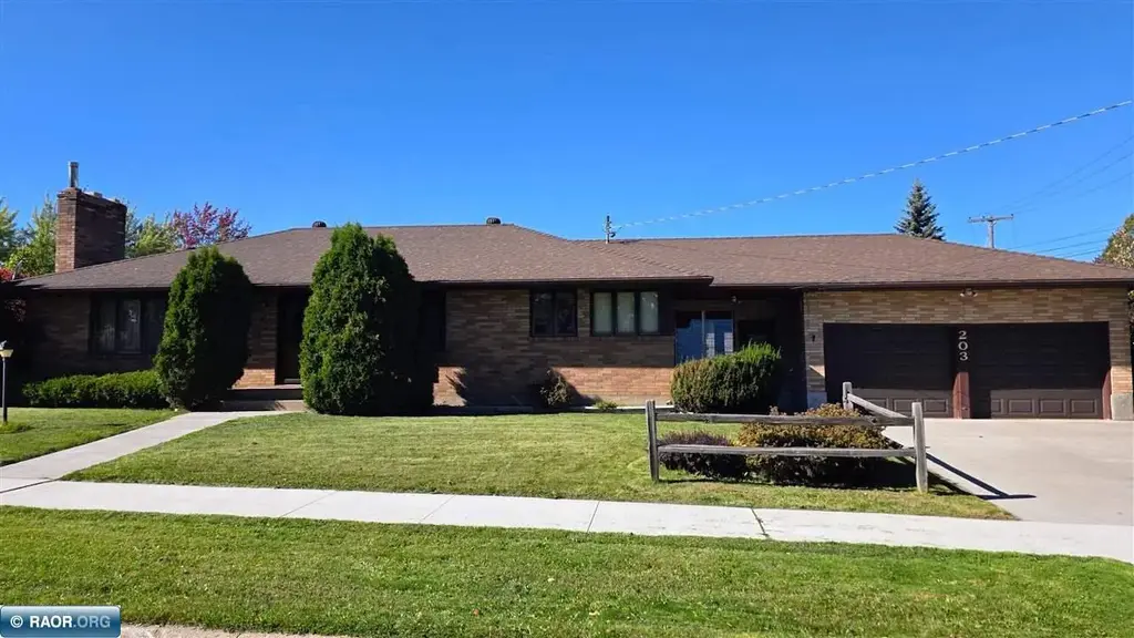 203 Access St, Hibbing