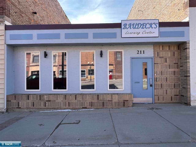 211 W Lake Street, Chisholm