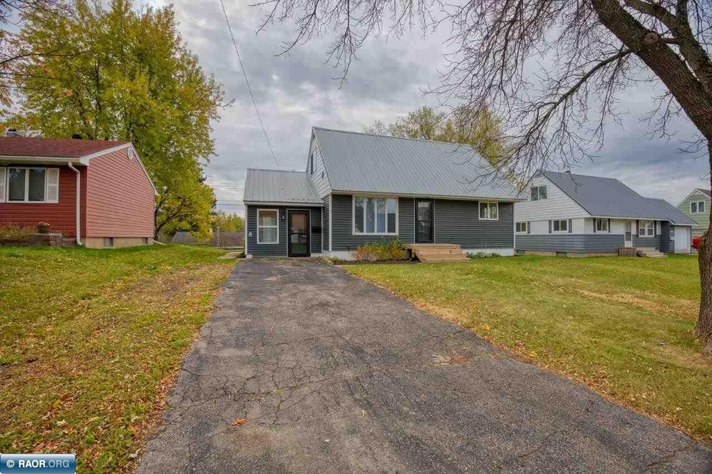 420 Arlington Road, Hoyt Lakes